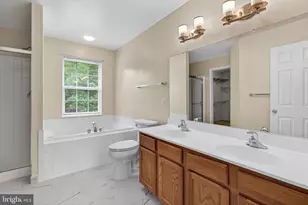 25825 Spring Farm Cir, Chantilly, VA 20152 - Photo 45