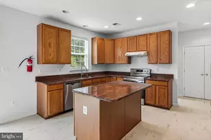 25825 Spring Farm Cir, Chantilly, VA 20152 - Photo 33