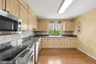19385 Cypress Ridge Terrace, Leesburg, VA 20176 - Photo 31