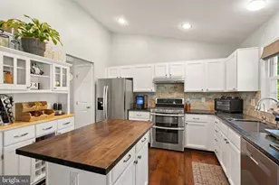 20617 Preakness Ct, Ashburn, VA 20147 - Photo 11