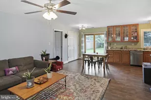 402 Williamsburg Rd, Sterling, VA 20164 - Photo 9