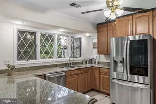 36 Rutherford Cir, Sterling, VA 20165 - Photo 23
