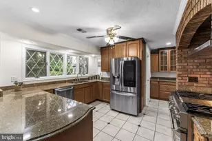 36 Rutherford Cir, Sterling, VA 20165 - Photo 3