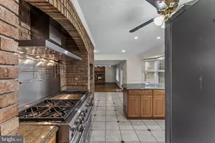 36 Rutherford Cir, Sterling, VA 20165 - Photo 19