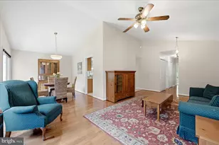 35 Biscayne Pl, Sterling, VA 20164 - Photo 7