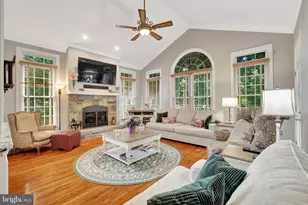 20283 Island View Ct, Sterling, VA 20165 - Photo 13