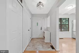 265 Chelmsford Ct, Sterling, VA 20165 - Photo 3