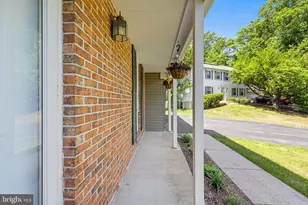 104 Deerwood Ct, Sterling, VA 20164 - Photo 5