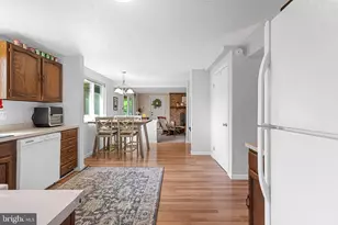 104 Deerwood Ct, Sterling, VA 20164 - Photo 25