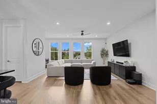 42182 Berrier Farms Ter, Chantilly, VA 20152 - Photo 13