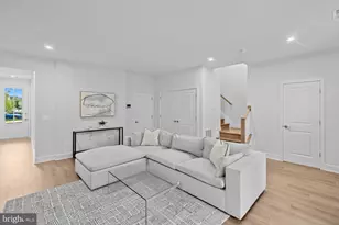 42182 Berrier Farms Ter, Chantilly, VA 20152 - Photo 5