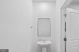 42182 Berrier Farms Ter, Chantilly, VA 20152 - Photo 9