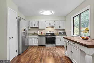 610 Giles Place, Sterling, VA 20164 - Photo 9