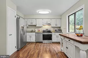 610 Giles Pl, Sterling, VA 20164 - Photo 9