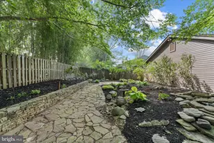 125 Victoria Pl, Sterling, VA 20164 - Photo 25