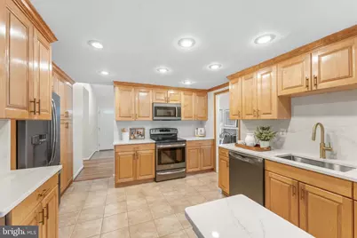 125 Victoria Place, Sterling, VA 20164 - Photo 9
