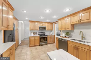 125 Victoria Pl, Sterling, VA 20164 - Photo 9