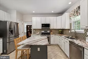 821 Santmyer Dr SE, Leesburg, VA 20175 - Photo 9