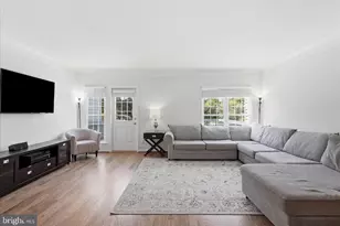 43253 Chokeberry Square, Ashburn, VA 20147 - Photo 9