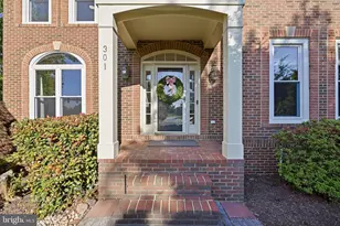 301 Shiloh Pl SE, Leesburg, VA 20175 - Photo 5