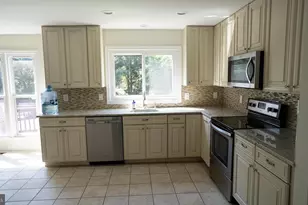 10854 Monticello Ct, Great Falls, VA 22066 - Photo 13