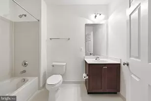 22909 N Brown Square, Ashburn, VA 20148 - Photo 45