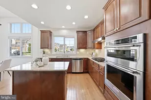 22909 N Brown Square, Ashburn, VA 20148 - Photo 11