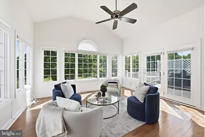 22909 N Brown Square, Ashburn, VA 20148 - Photo 17