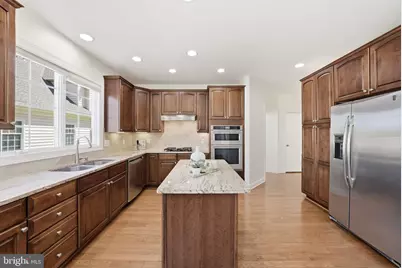 22909 N Brown Square, Ashburn, VA 20148 - Photo 7
