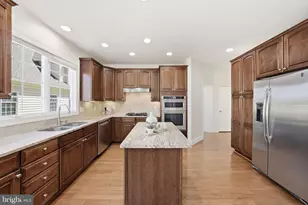 22909 N Brown Square, Ashburn, VA 20148 - Photo 7