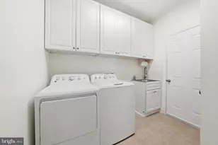 22909 N Brown Square, Ashburn, VA 20148 - Photo 49