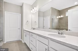 21717 Hawksbill High Cir, Sterling, VA 20164 - Photo 27