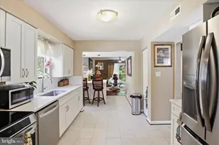 211 Keyes Ct, Sterling, VA 20164 - Photo 5