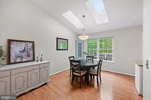 27 Brinks Ct, Sterling, VA 20165 - Photo 9