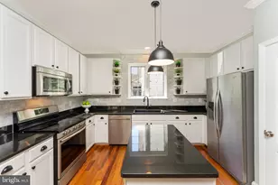 25504 Heathfield Cir, Chantilly, VA 20152 - Photo 9
