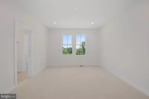42100 Picasso Sq, Brambleton, VA 20148 - Photo 11
