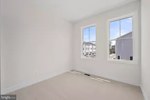 42100 Picasso Sq, Brambleton, VA 20148 - Photo 15