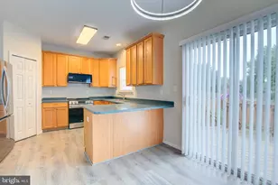 424 Ginkgo Terrace NE, Leesburg, VA 20176 - Photo 5
