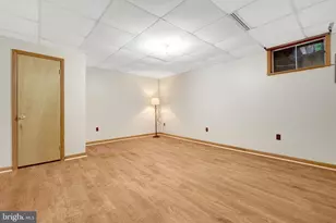 43 Sugarland Square Ct, Sterling, VA 20164 - Photo 25