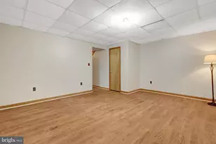 43 Sugarland Square Ct, Sterling, VA 20164 - Photo 27