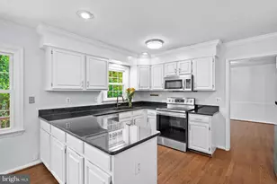 25 Whittingham Cir, Sterling, VA 20165 - Photo 9