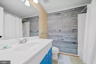 207 Silverleaf Dr, Sterling, VA 20164 - Photo 29