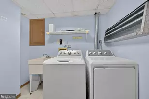 128 Briarwood Ct, Sterling, VA 20164 - Photo 35