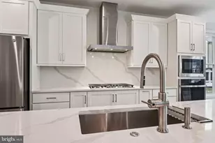 41800 Mellowed Ivory Pl, Brambleton, VA 20148 - Photo 9