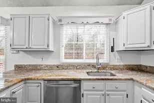 429 Deerpath Ave SW, Leesburg, VA 20175 - Photo 3