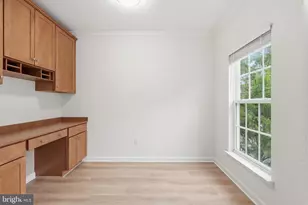 19283 Winmeade Dr, Leesburg, VA 20176 - Photo 11