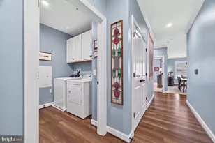 21914 Hawksbill High Cir, Sterling, VA 20164 - Photo 11