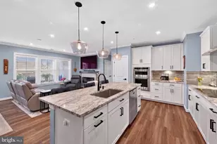 21914 Hawksbill High Cir, Sterling, VA 20164 - Photo 19