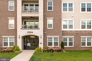 21914 Hawksbill High Cir, Sterling, VA 20164 - Photo 5