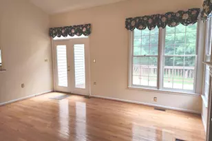 21218 Edgewood Ct, Sterling, VA 20165 - Photo 9